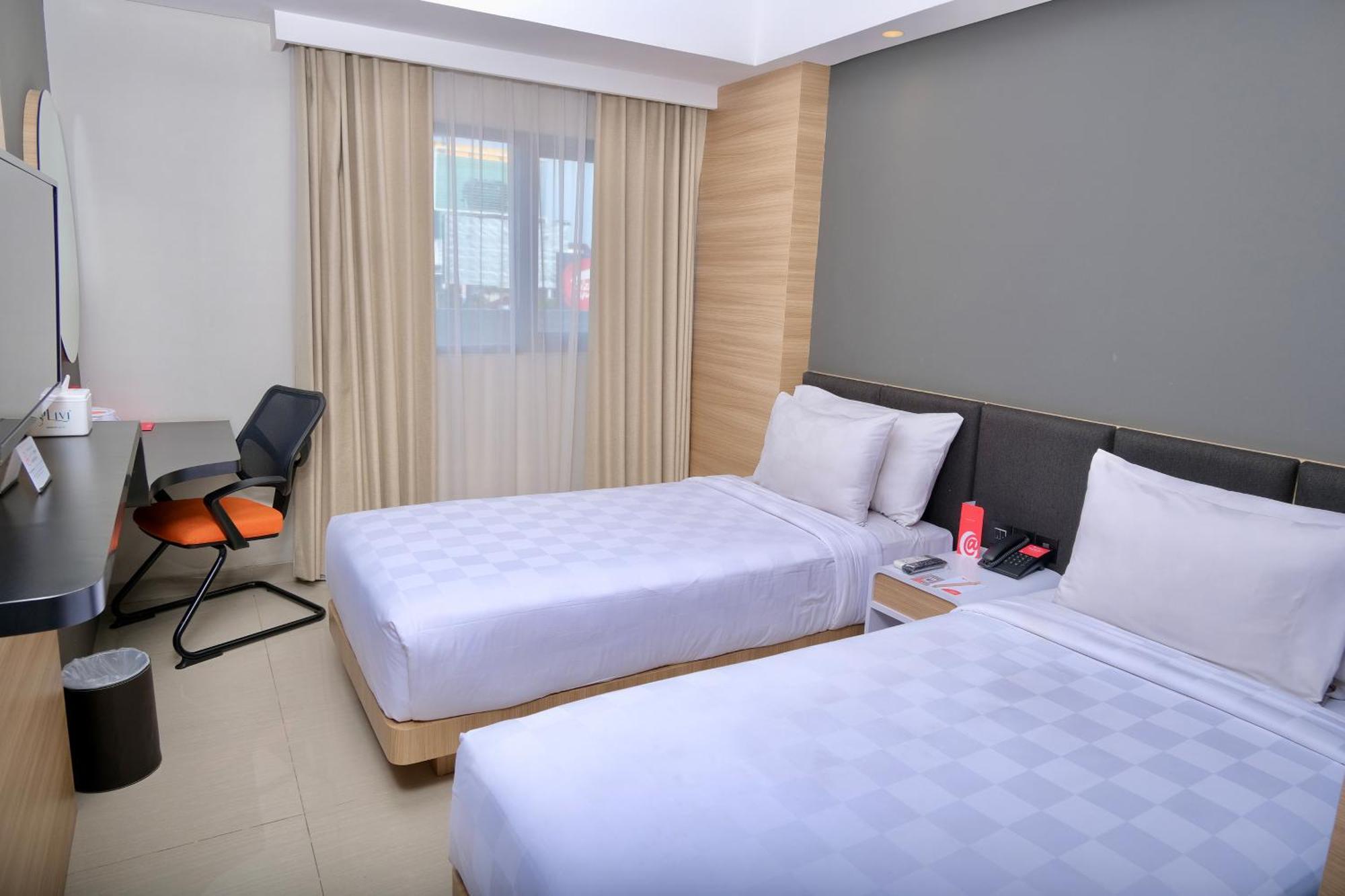 Отель @Hom Semarang Simpang Lima Экстерьер фото